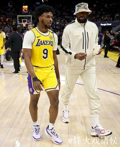 布朗尼砍17分4板3断 勇士狂胜湖人58分喜迎6连胜