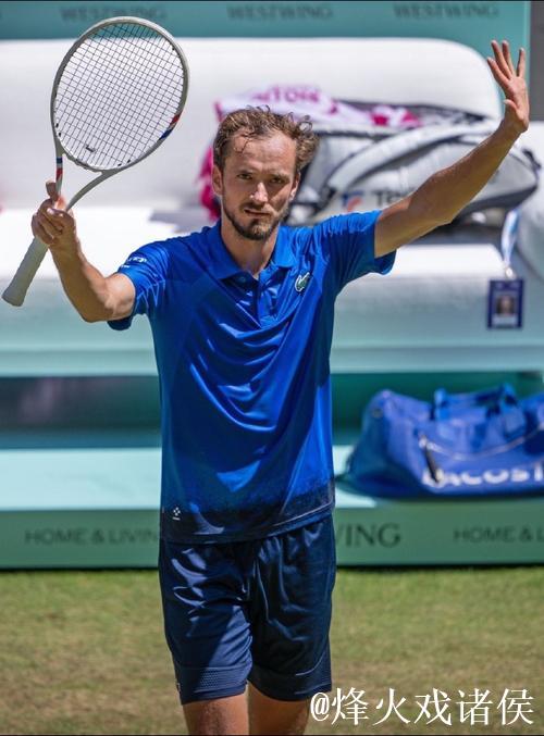 梅德韦杰夫决胜盘退赛 勒纳-钱首次闯入巡回赛决赛